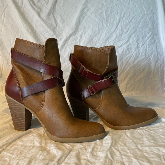 American Eagle Outfitters brown/burgundy booties - Picture 2 of 9